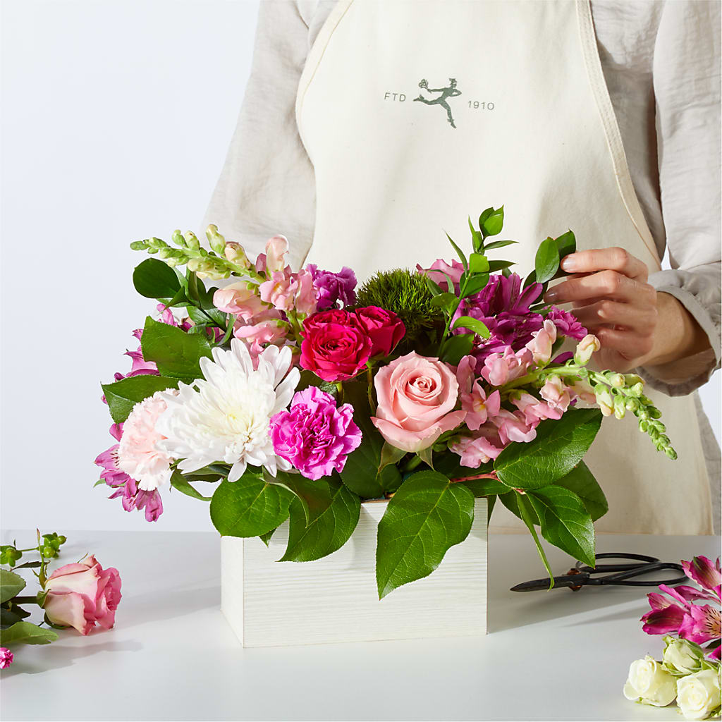Sweetberry Box – A Florist Original –  Rambling Rose Florist, Dunedin FL