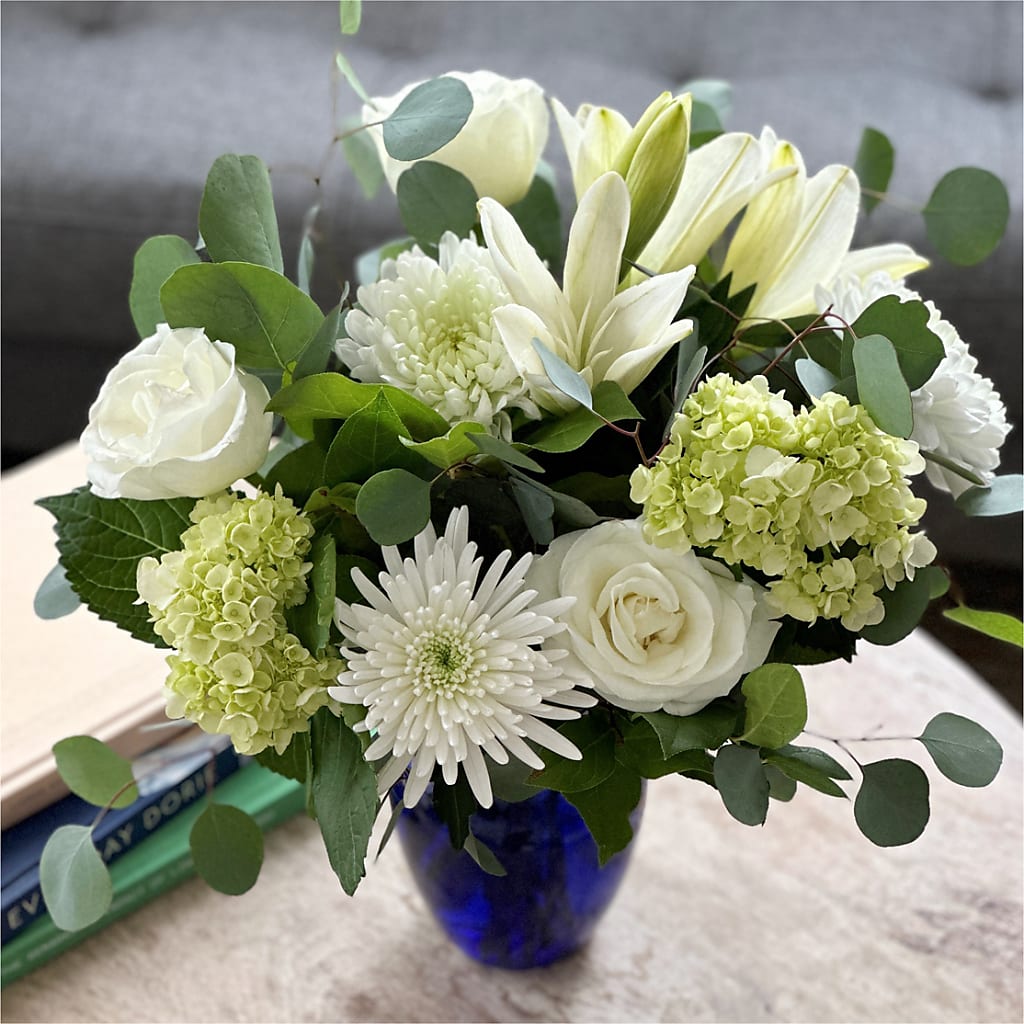 Snowy Dreams Bouquet –  Rambling Rose Florist, Dunedin FL